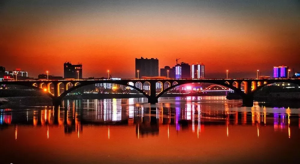 邵阳vs赣州夜景直播视频，两座不夜城的真实对比，看完你想去哪个？